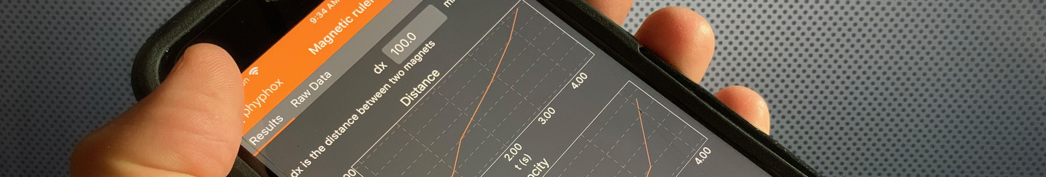 hand holding phone running Phyphox app