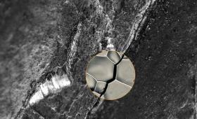 3D image of microscopic cracks in nickel alloy